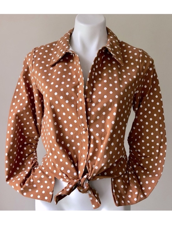 lérumi Tops - NWT LERUMI BROWN WHITE POLKA DOT LONG RUNCH SLEEVE DETAIL BUTTON DOWN TOP